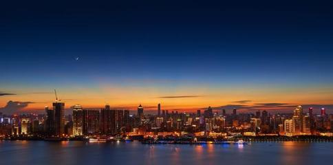 評(píng)武漢市夜景燈光效果:長(zhǎng)江兩岸的宏偉大氣,在中國(guó)南方首屈一指